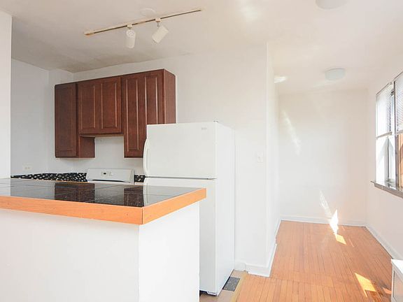 5th image of 941 W Carmen Ave APT 703