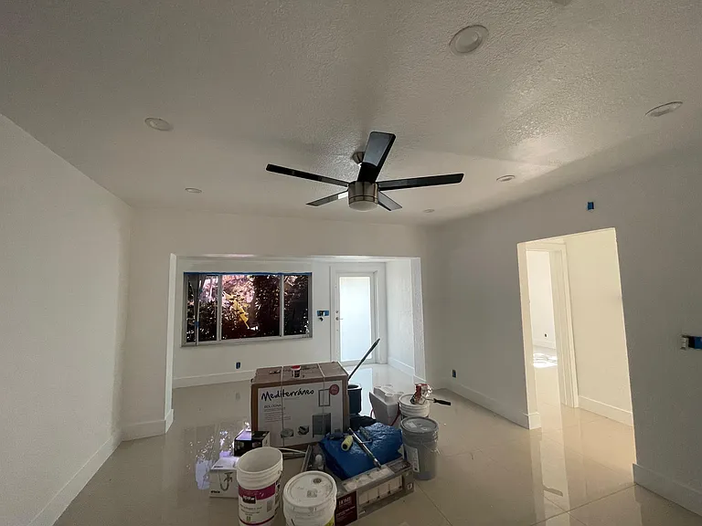15760 NE 18th Ct — Photo 2