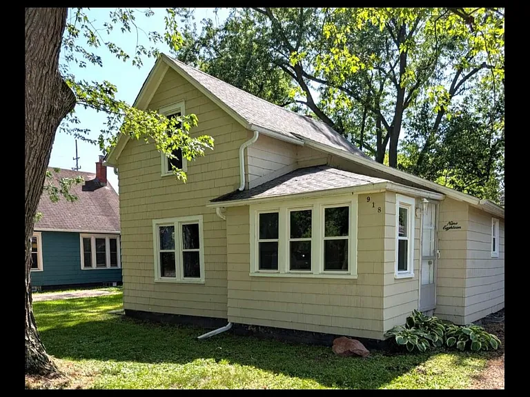 918 Wayne St — Photo 2
