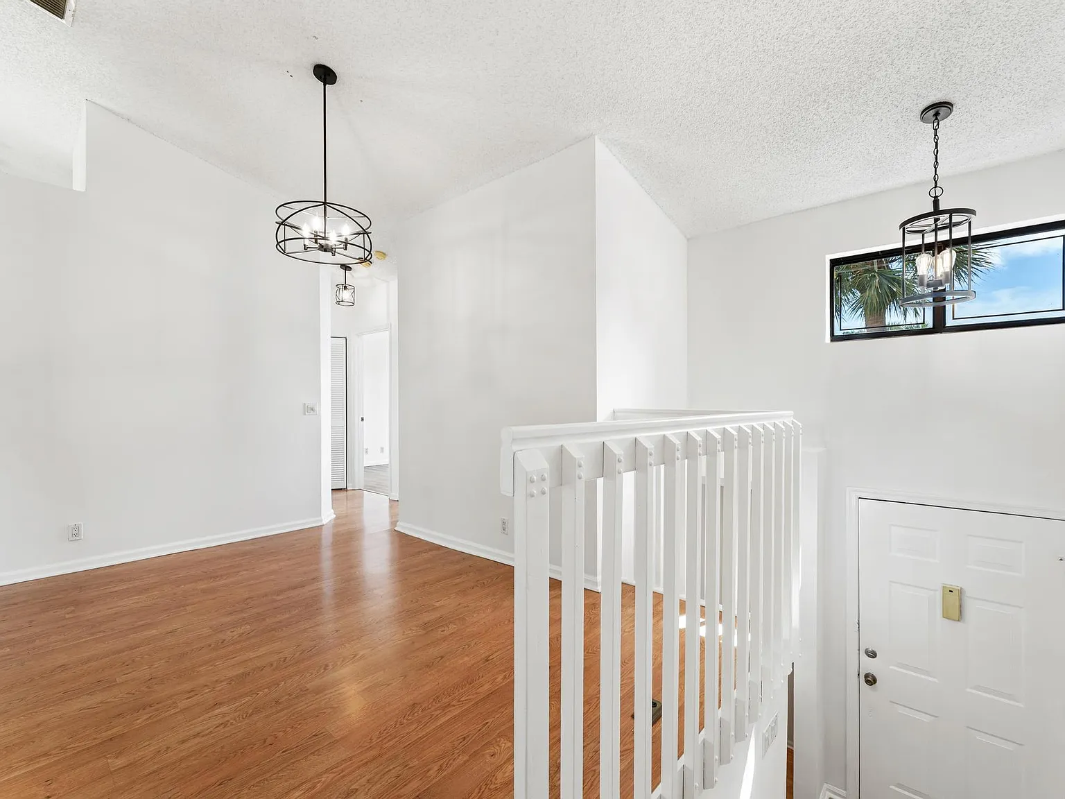 3 bed, 2.0 bath, 1096 sqft, $2,550 — Photo 4