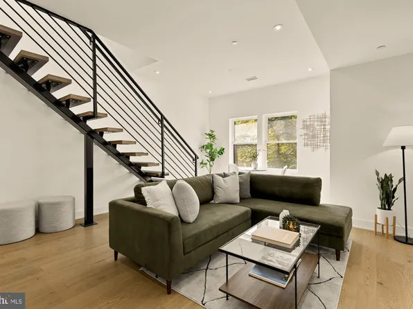 4017 Davis Pl NW #8, Washington, DC 20007