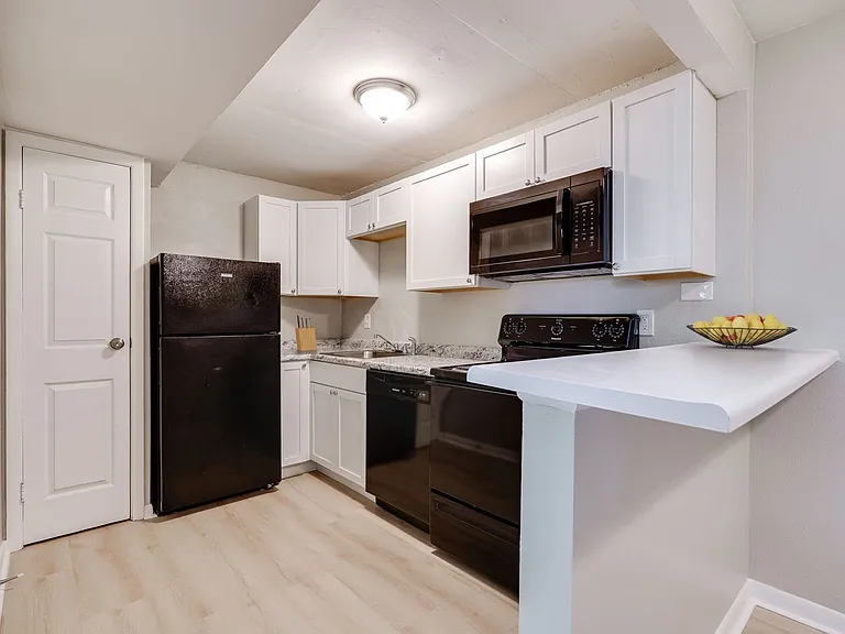 Monroe Terrace Apartments — Photo 1