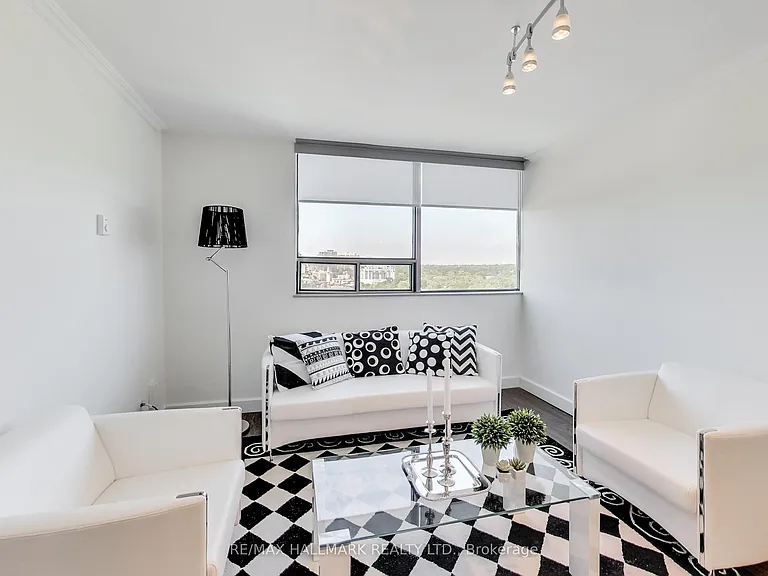 914 Yonge St #1509 — Photo 14
