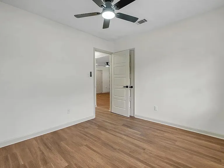 1825 Sherwood Dr — Photo 15