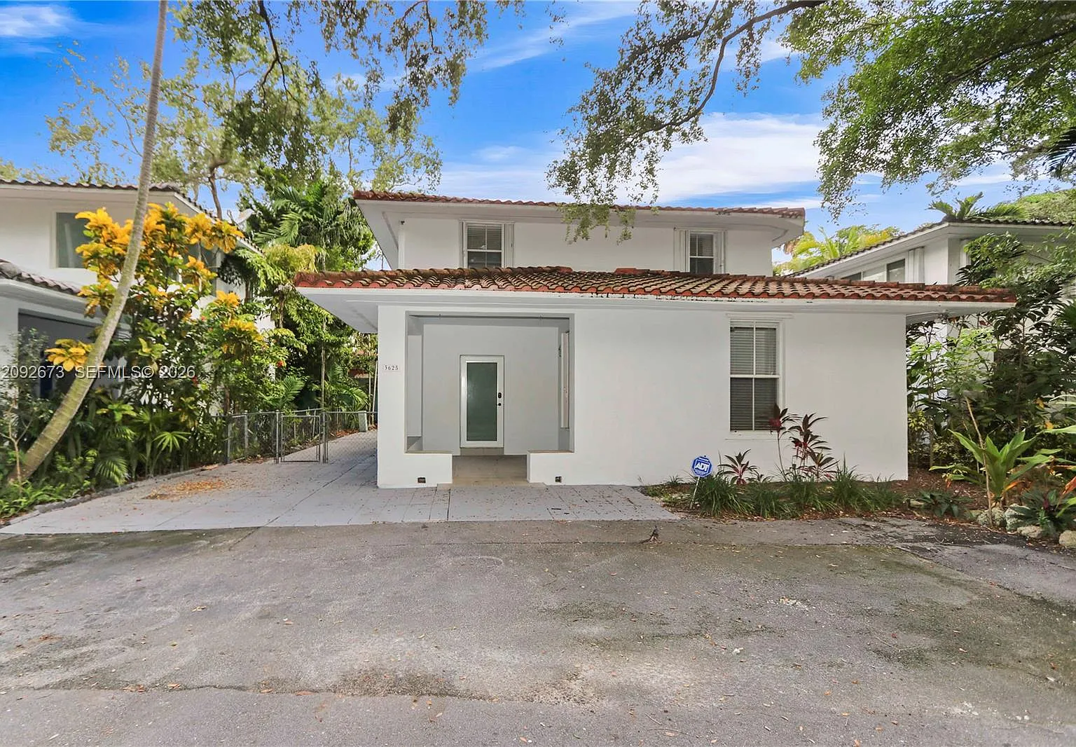 Saint Hugh Oaks Village C — Photo 1