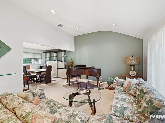 3rd image of 298 Webster Drive