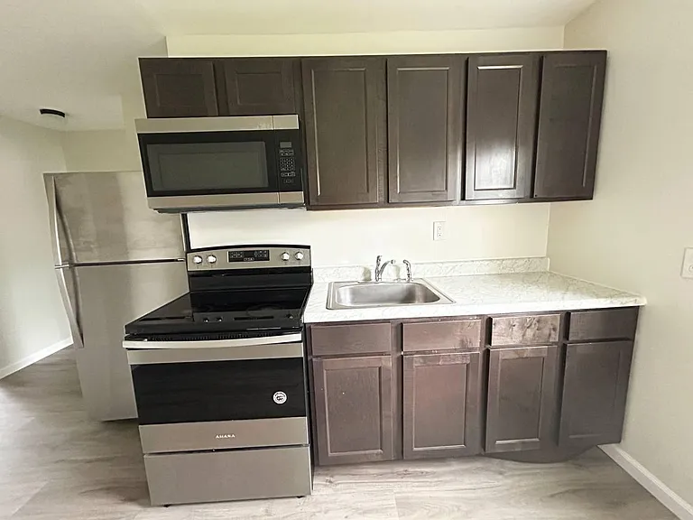 16 Lake St #2C — Photo 19