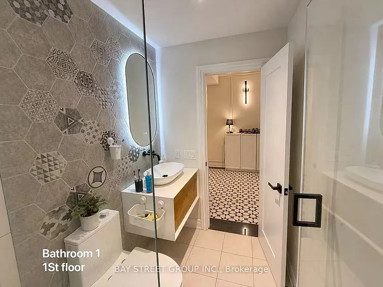42 Fouracre Way #UPPER LEVEL — Photo 18