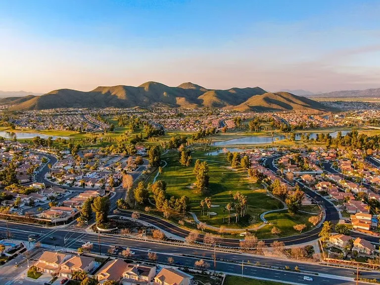 Home is literally minutes away from the best of Temecula, including The Promenade and its local Community College and 9/10 scoring schools! :)