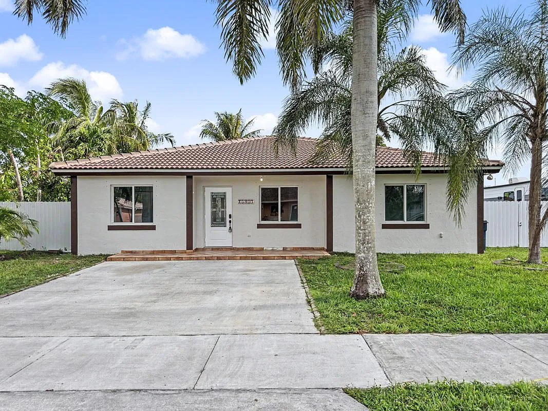 4 bed, 2.0 bath, 1692 sqft, $3,450 — Photo 1