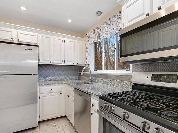 5th image of 10315 Montrose Ave