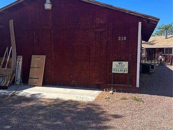 3rd image of 210 E Cedar Ave