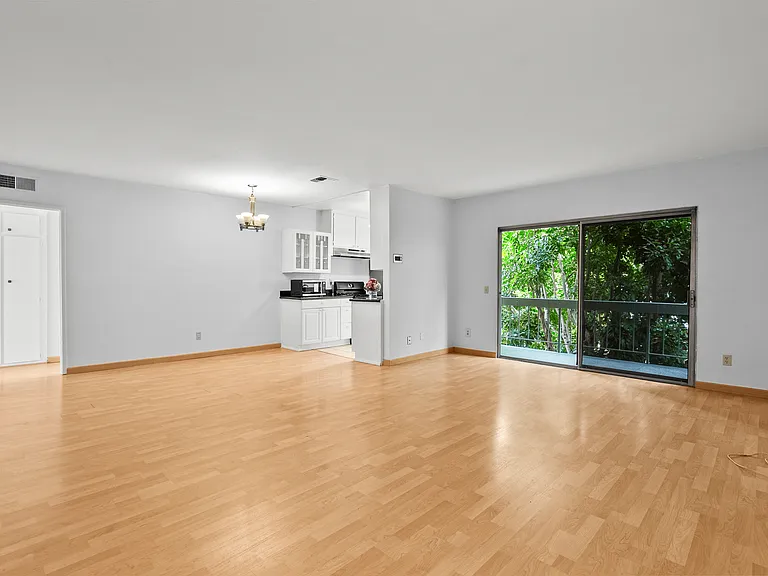 5055 Coldwater Canyon Ave #217 — Photo 2