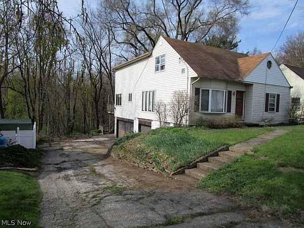 2nd image of 2450 Benton Ave