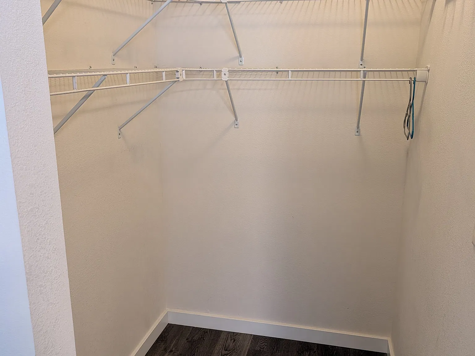 2 bed, 1000 sqft, $1,200 — Photo 4