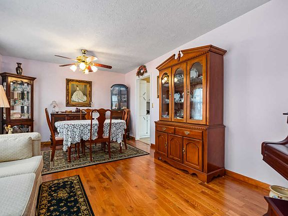 4th image of 150 Joy Dr