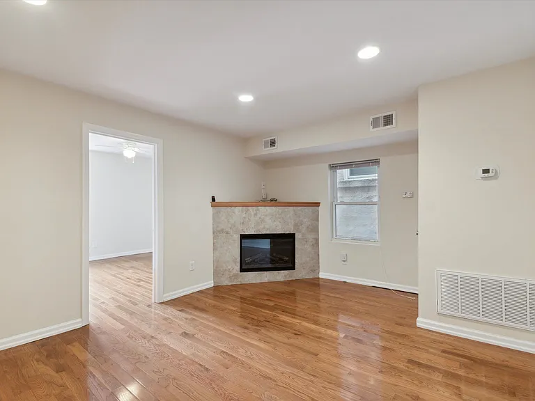 16 Spring St #1A — Photo 9