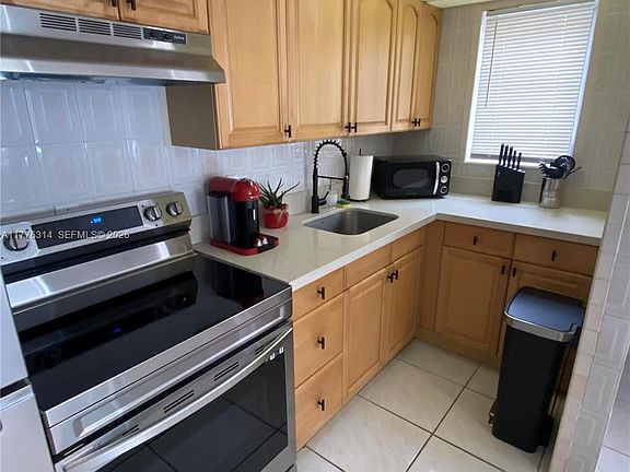 3rd image of 3210 Canal Dr #8