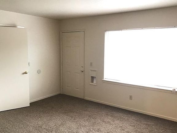 4th image of 3662 5th Ave