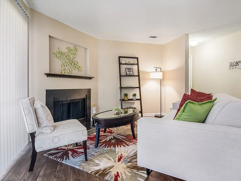 Poplar Place — Photo 6