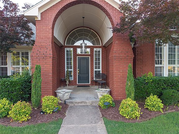 3rd image of 10904 Kettering Ln