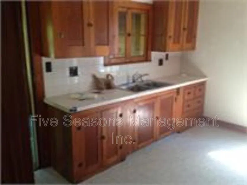 4 bed, 1.5 bath, 1400 sqft, $4,400 — Photo 2