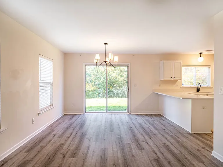 718 Delta Downs Dr — Photo 12