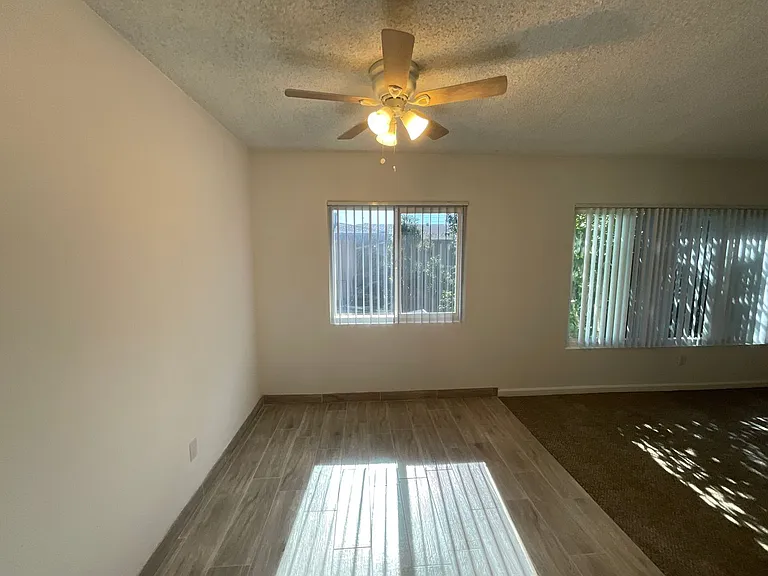 126 E Wilken Way — Photo 11
