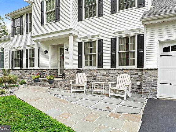 3rd image of 111 Laurel Dr