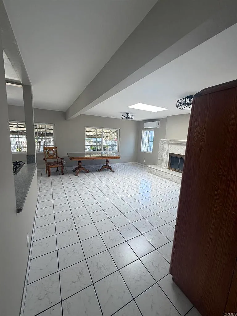 3 bed, 1248 sqft, $3,900 — Photo 4