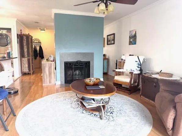 418 Garland Dr APT 214, Lake Jackson, TX 77566