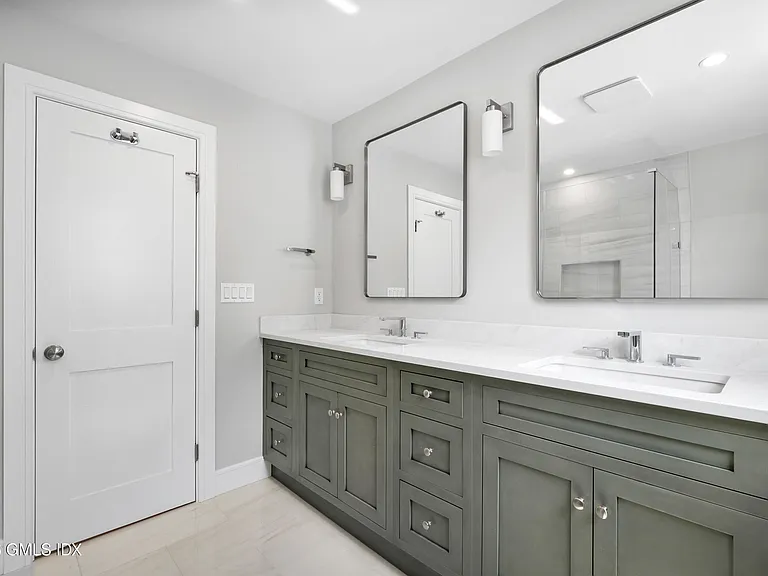 115 E Elm St — Photo 12
