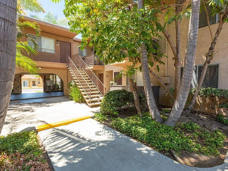 515 Glover Ave Chula Vista CA-Courtyard
