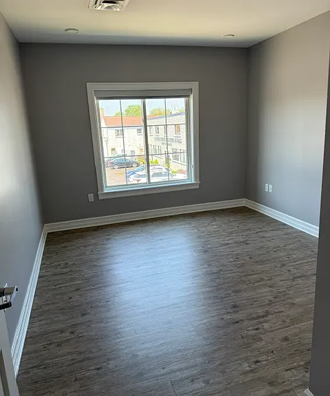 945 Kenmore Ave — Photo 4