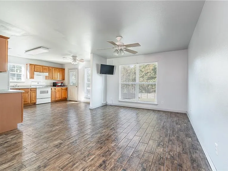 2551 Turner Way — Photo 2
