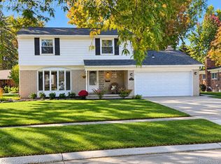 36219 Brookview Dr, Livonia, MI 48152