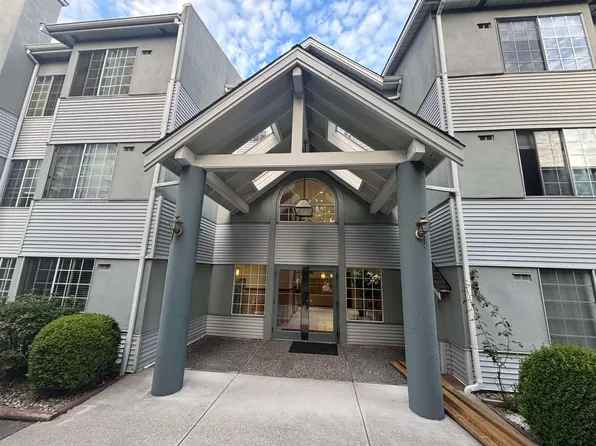 13910 101st Ave #311, Surrey, BC V3T 1L6