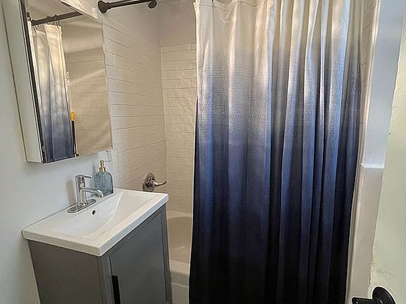 5th image of 333 E 43rd St APT 118