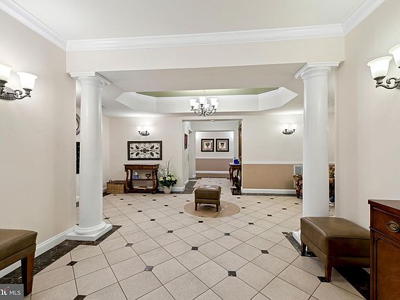 5th image of 6155 Shadywood Rd Unit 401
