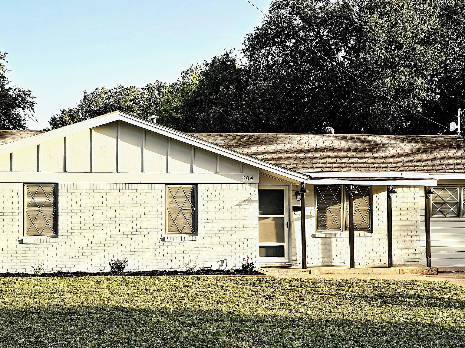 3 bed, 1322 sqft, $1,800 — Photo 1