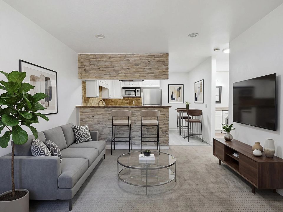 1st image of 1681 Bayview Heights Dr Unit 32