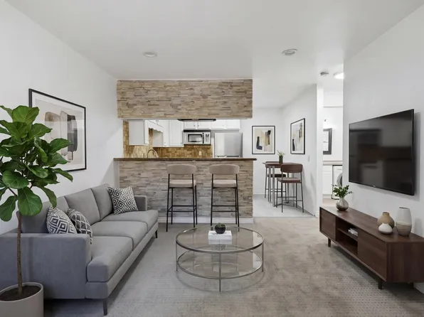 1681 Bayview Heights Dr Unit 32, San Diego, CA 92105