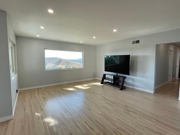 2nd image of 4936 La Calandria Dr