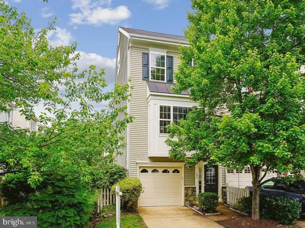 103 Meadows Ln, Alexandria, VA 22304