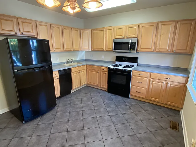 13 S Robinson St #B — Photo 12