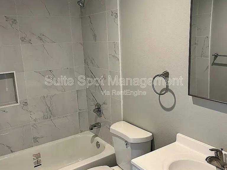 456 N Batavia St #456 — Photo 22
