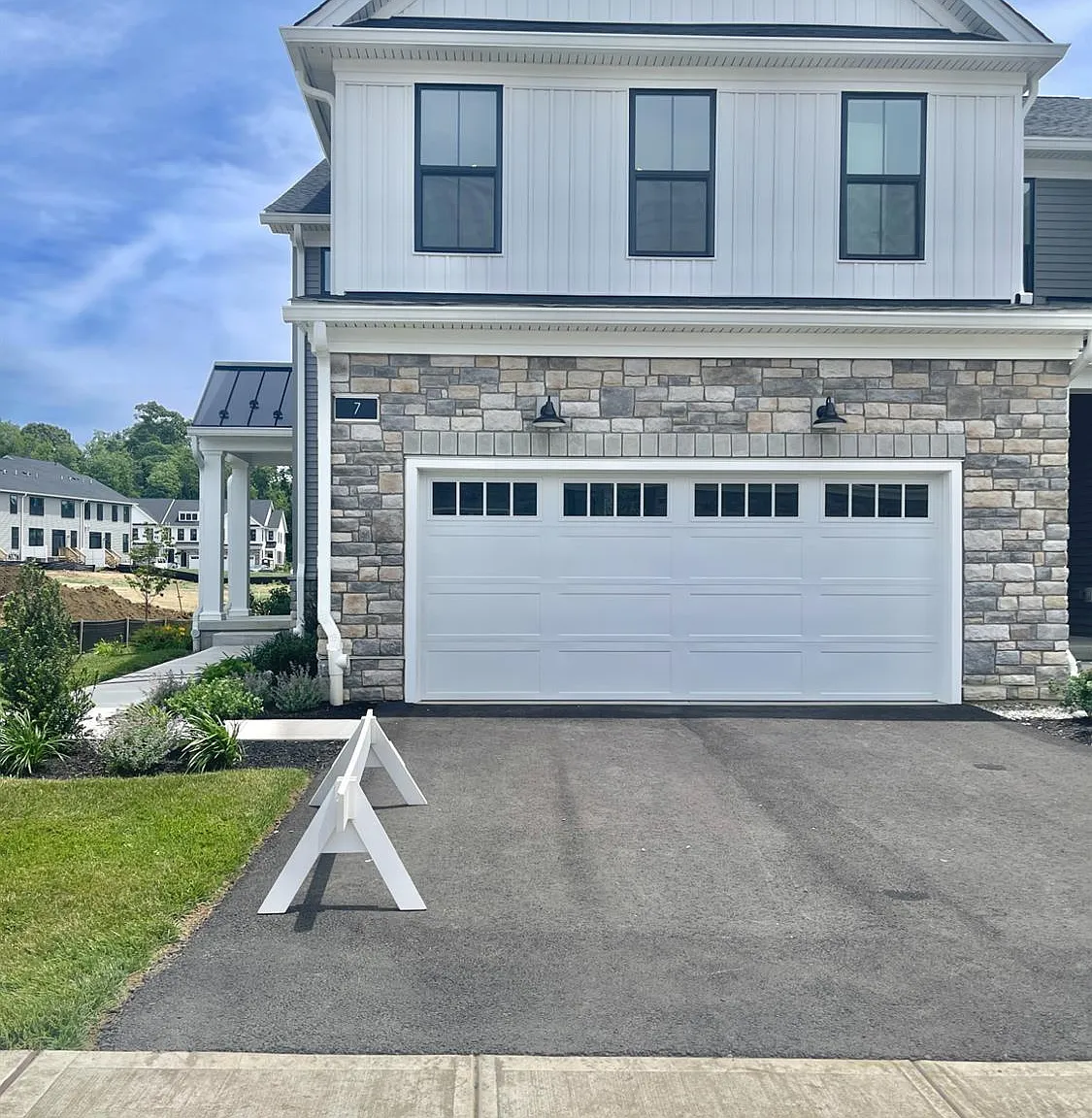 3 bed, 3.5 bath, 2300 sqft, $4,400 — Photo 1