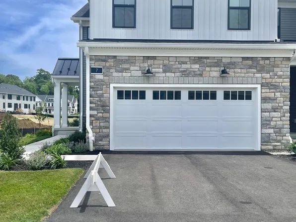 7 Colt Ln, Manalapan, NJ 07726