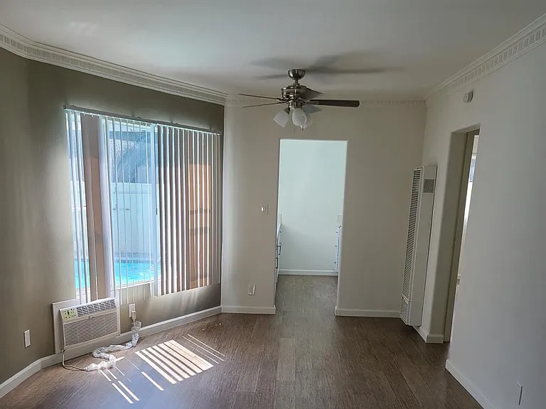 425 S Alexandria Ave — Photo 12