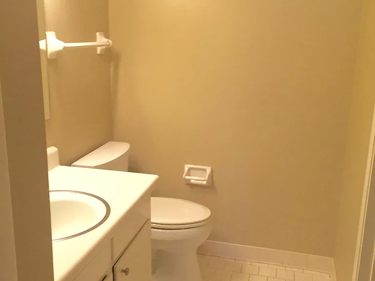 733 E College Ave — Photo 10